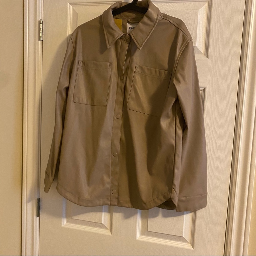 Assorted tops - Picture 4 of 15